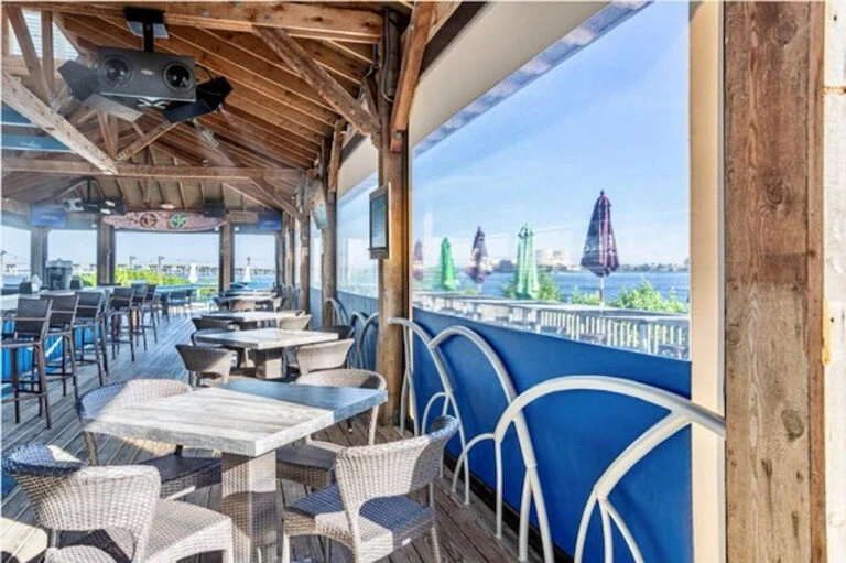 Metro Screenworks Sales Store 36 Metro Screenworks Sales Store -Metro Screenworks Sales Store Vinyl Units Resaurant Image 60973.1693246027 768x511 1